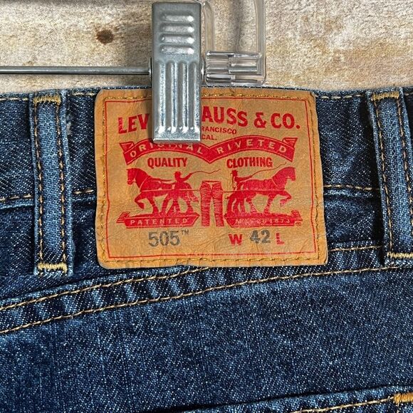 LEVI'S 505 REGULAR STRAIGHT FIT CASUAL CLASSIC EVERYDAY WEAR DENIM SHORTS SZ. 42 - Picture 3 of 5